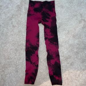 red and black lulu lemon leggings